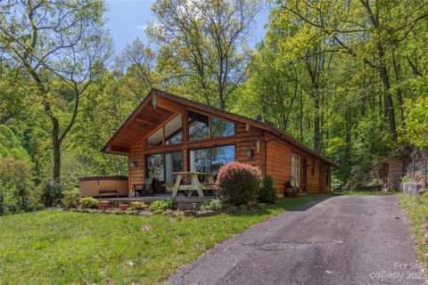1171 Red Maple Drive sold home in Mountain Ridges Estates, Waynesville, NC