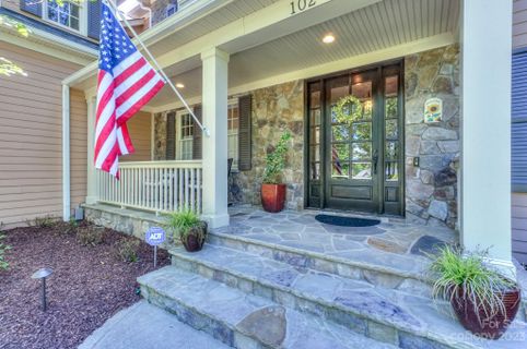 102 Tannenbaum Court
