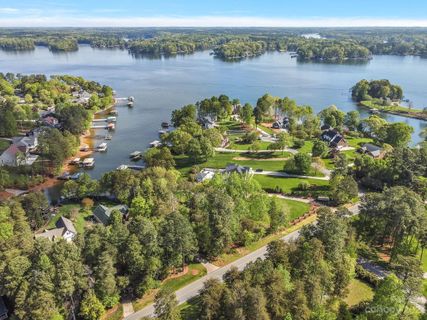 9392 Island Point Road sold home in Lakepointe, Sherrills Ford, NC