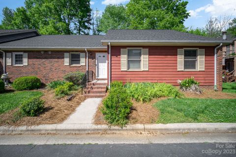1300 Larchmont Place 904