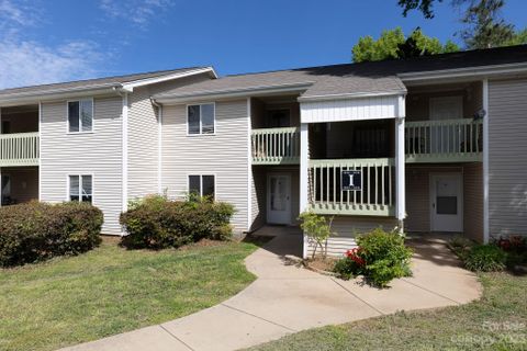 1624 Eagles Place I-102