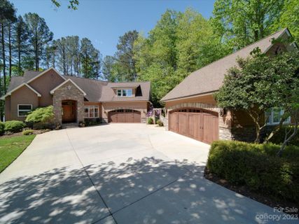 901 Sunset Pointe Drive