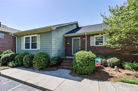 1300 Larchmont Place 708