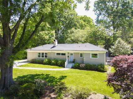 1216 Norland Road