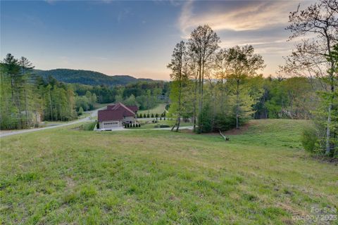 305 Crystal Heights Drive 26/27 sold home in Crystal Creek, Hendersonville, NC
