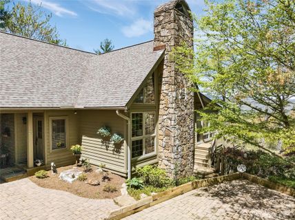 22 Lakeside Trail