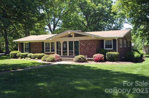 402 White Oaks Road