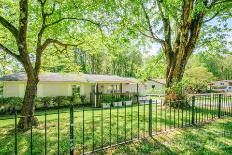 120 Upward Acres Street sold home in Upward Acres, East Flat Rock, NC