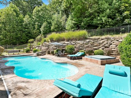 222 Mistletoe Trail sold home in Creekside, Hendersonville, NC