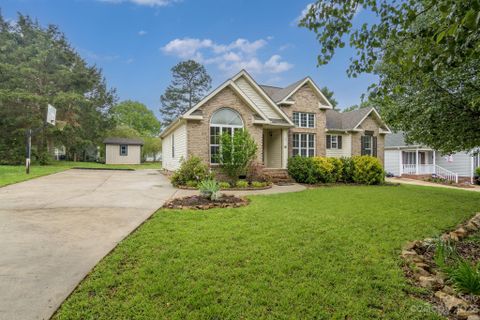 1662 Amanda Lane