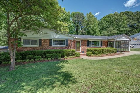 2952 Club Drive