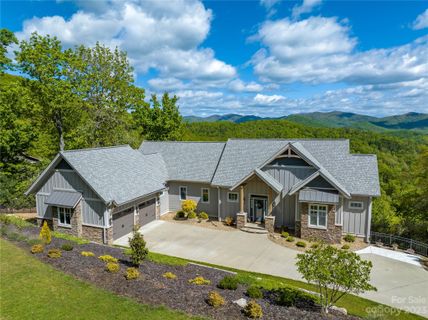888 Mills River Way