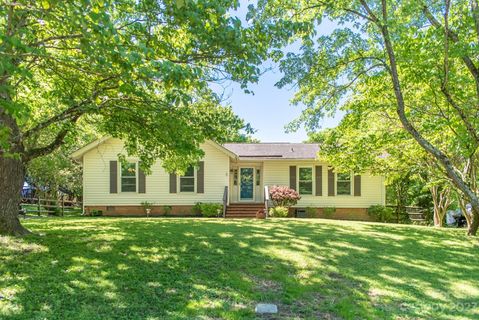 8217 Inverary Place sold home in Meadowbrook, Charlotte, NC