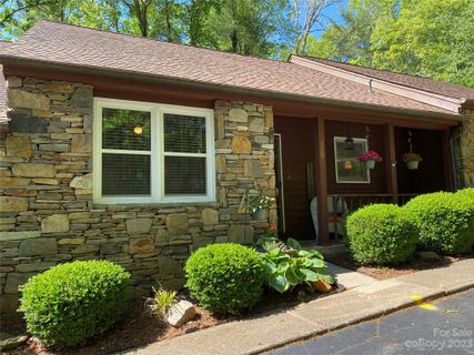 16 Pineoak Circle