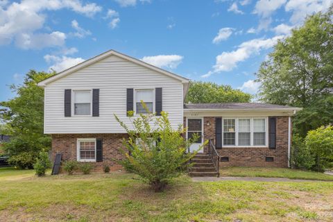 6101 Farm Pond Lane