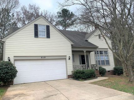 6119 Rosebriar Lane