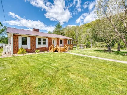 339 Garden Lane sold home in J H Plott, Canton, NC