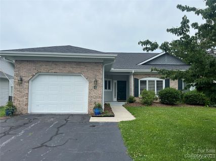 4 Country Meadows Lane sold home in Country Meadows, Hendersonville, NC