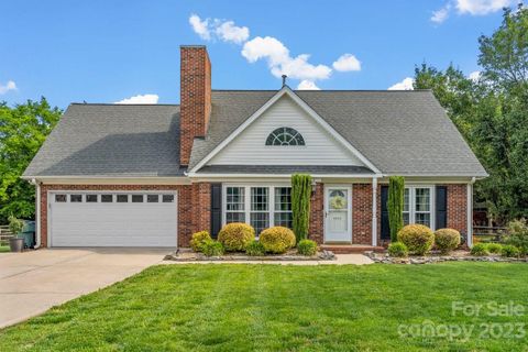 3912 Summerhill Court sold home in Rosewood, Concord, NC