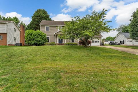 2919 8th Street Court sold home in Windsor Forest, Hickory, NC