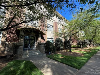 404 N Laurel Avenue 34