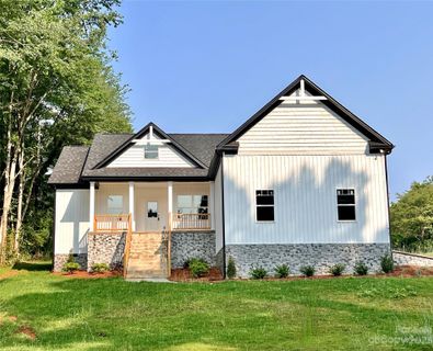 915 Brookwood Court