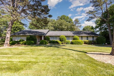 2616 Rolling Hills Drive sold home in Country Club Estates, Monroe, NC