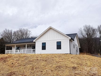225 Long View Drive sold home in South View Development, Burnsville, NC
