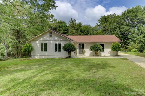 8210 Meadowind Circle sold home in Meadowbrook, Charlotte, NC