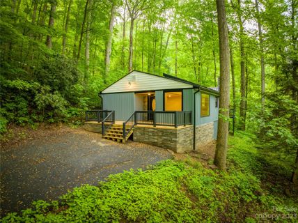 124 Canary Lane sold home in Mountain Top, Maggie Valley, NC