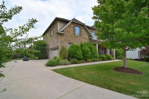 320 Golden View Drive