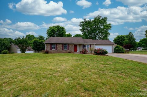 1999 Redberry Lane sold home in Strawberry Fields, Conover, NC