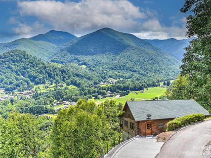 349 Cub Trail sold home in Black Bear Ridge, Maggie Valley, NC