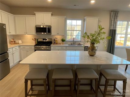 121 White Apple Way BF5 33