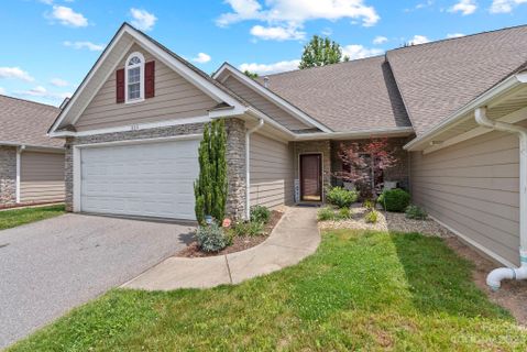 886 West Pointe Drive