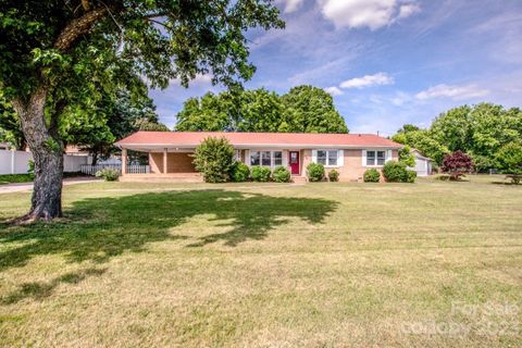 334 Pitts School Road sold home in Quail Hollow, Concord, NC