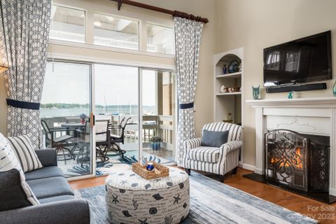 18015 Kings Point Drive sold home in Baybridge, Cornelius, NC