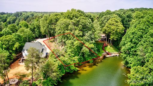 8840 Dog Leg Road sold home in Sherwood Shores, Sherrills Ford, NC