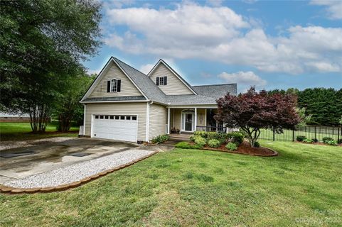310 Little Daisy Lane sold home in The Hylands, York, SC