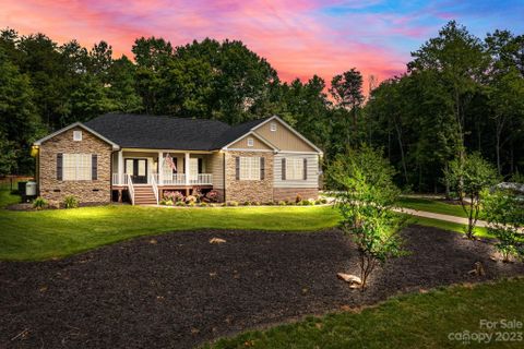 8800 Dog Leg Road sold home in Sherwood Shores, Sherrills Ford, NC