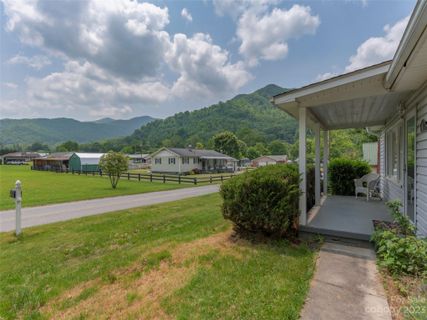 93 Valley View Circle sold home in Norman, Waynesville, NC