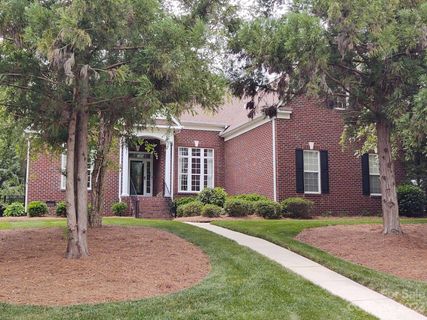 2000 Bauer Place