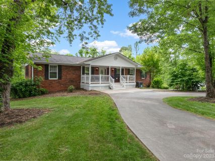 89 Twin Lakes Drive sold home in Twin Lakes, Candler, NC