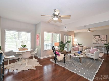 1320 Fillmore Avenue 323