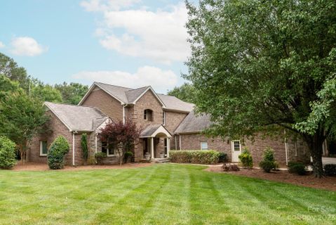 1623 White Pond Lane