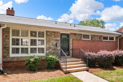 4733 Woodlark Lane