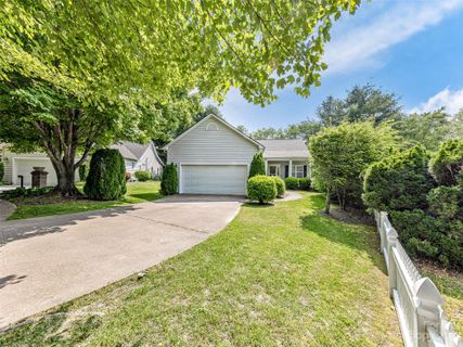 82 Canterbury Trace