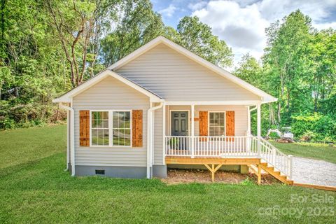 5 Carolinda Lane sold home in Chestnut Park, Waynesville, NC