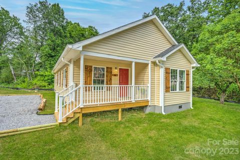 6 Carolinda Lane sold home in Chestnut Park, Waynesville, NC
