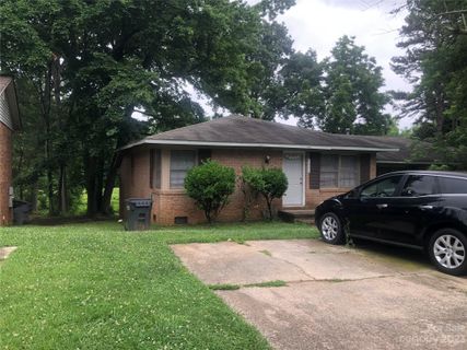 4923 Highlake Drive sold home in Lake Plaza, Charlotte, NC